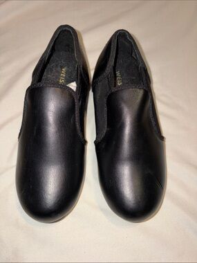 Child’s Black Slip-On Leather tap shoes by Weissman size 12 C